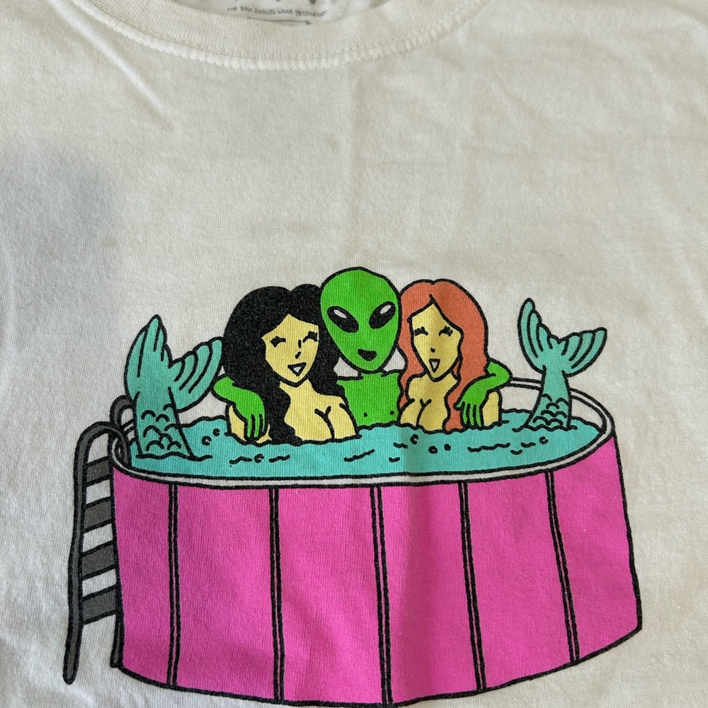 ALAB alien hot tub party shirt size L